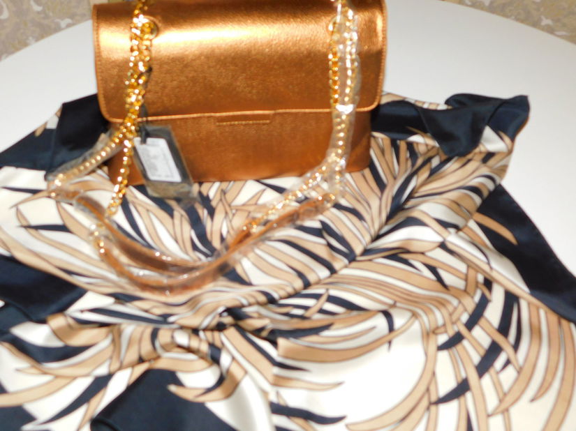 Geanta noua Italia,  etichete atasate, deosebita, esarfa matase naturala  cadou