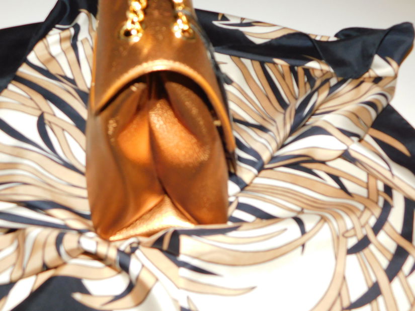 Geanta noua Italia,  etichete atasate, deosebita, esarfa matase naturala  cadou