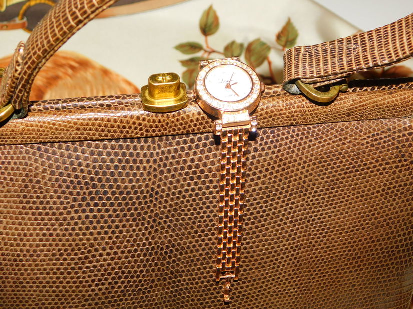 Poseta vintage Franta , sopirla , autentic   vintage,  esarfa designer  si  ceas nou elegant , cadou