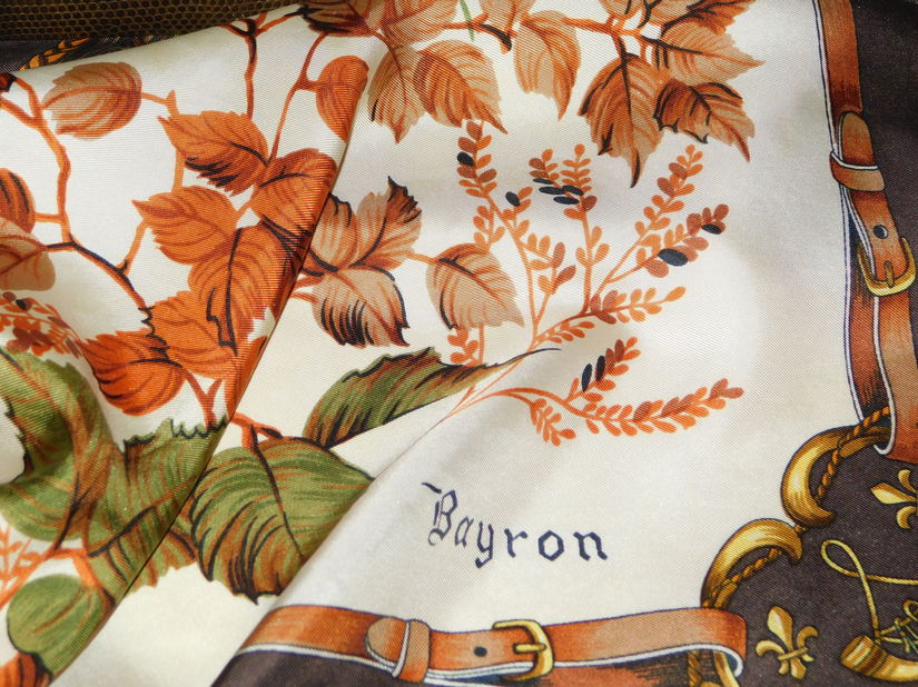 Poseta vintage Franta , sopirla , autentic   vintage,  esarfa designer  si  ceas nou elegant , cadou