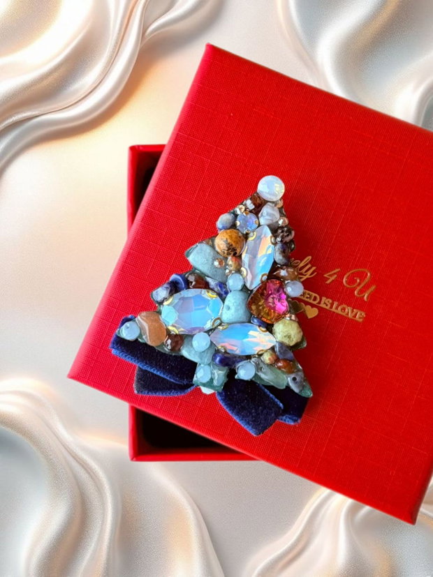Broșă brad cu pietre semiprețioase Broșă brad de Crăciun handmade cu pietre semiprețioase Lapis, Jasp, Piatra Soarelui, Unakit, Cameol, Granat verde și maro  bijuterie unicat Lovely 4 U