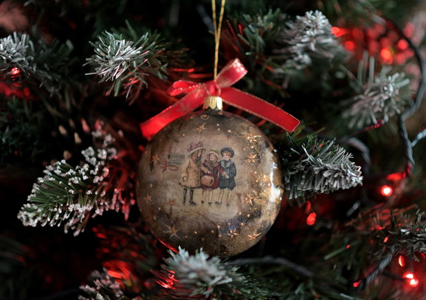 Glob medalion, Vintage Christmas