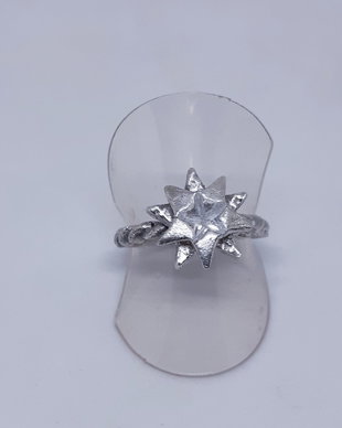 Inel unicat din argint pur, cu banda rasucita si steaua nordului incluzand in cristal cubic zirconia stea transparent