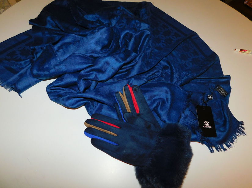 Esarfa noua, casmir cu matase,  manusi noi asortate