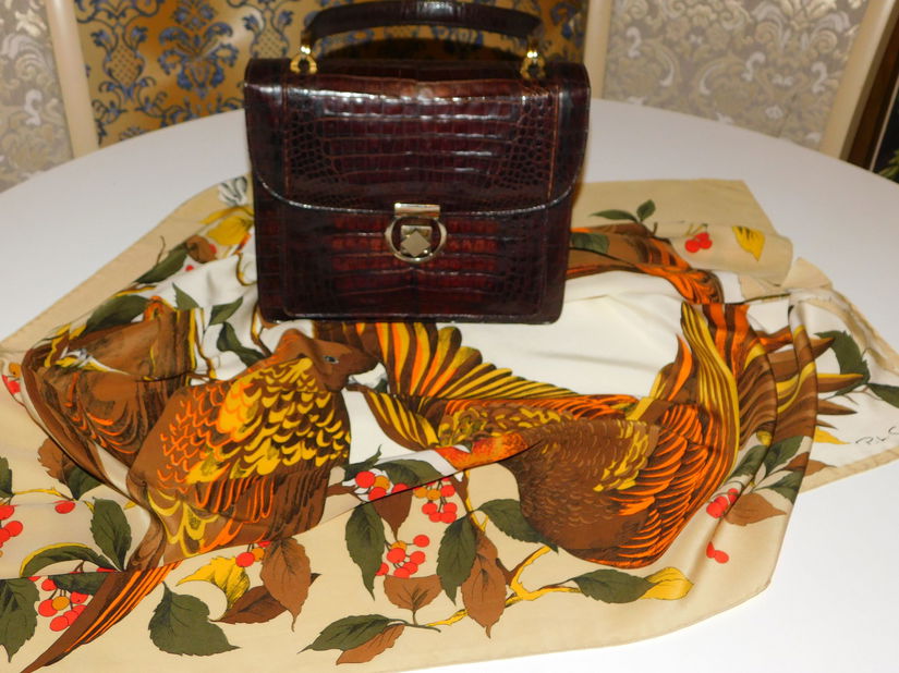 Poseta vintage deosebita, Perez, Spania, esarfa noua matase naturala , cadou