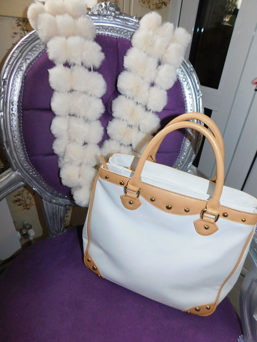 Geanta noua Carpisa,  cadou  sal  circular blanita asortat