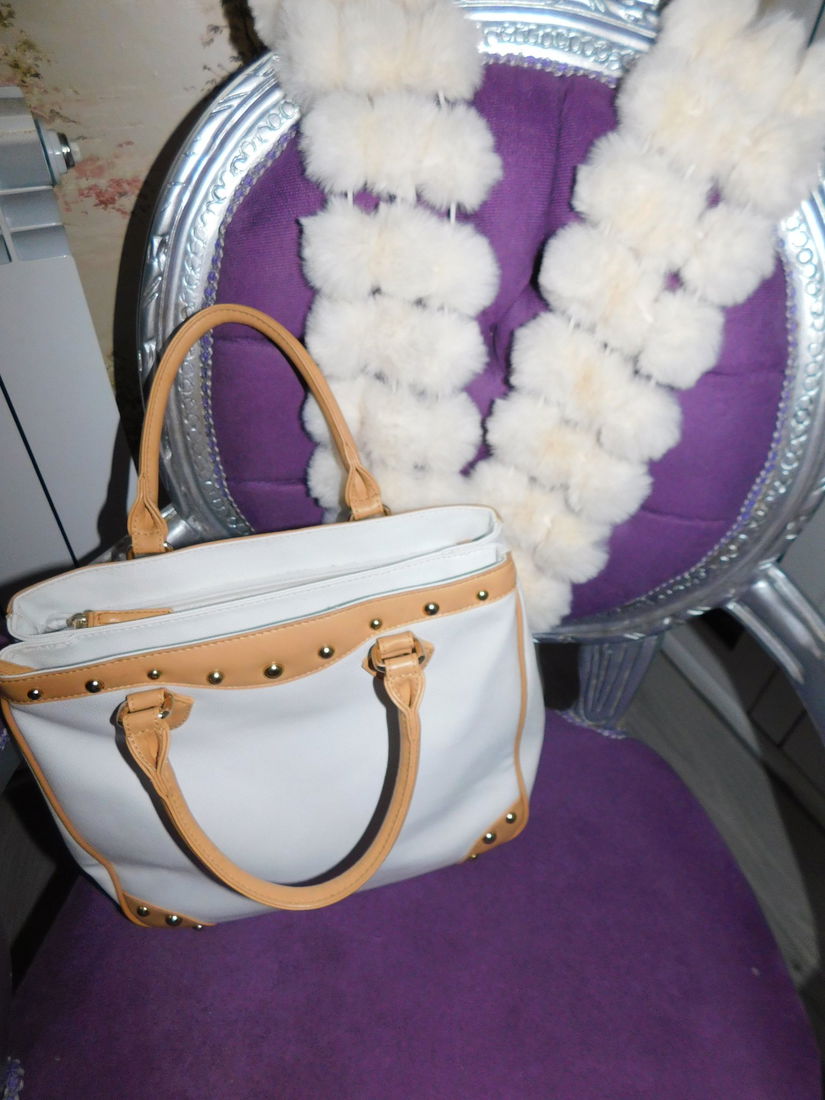 Geanta noua Carpisa,  cadou  sal  circular blanita asortat