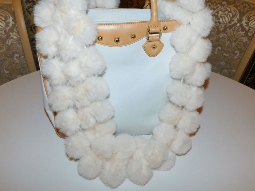 Geanta noua Carpisa,  cadou  sal  circular blanita asortat