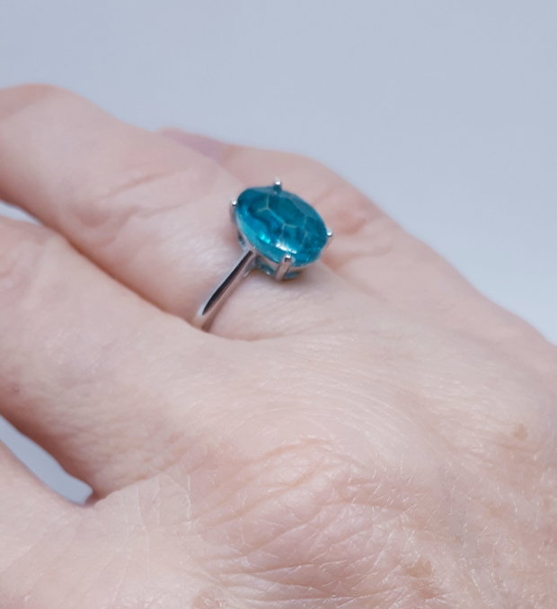 Inel ajustabil din argint cu un cristal Svarowski oval, polifatetat, turcoaz