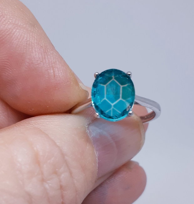 Inel ajustabil din argint cu un cristal Svarowski oval, polifatetat, turcoaz