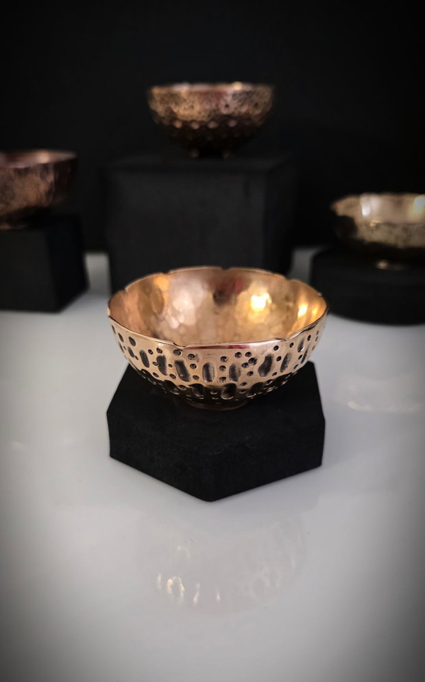 Bol decorativ din bronz '' Echoes of time''
