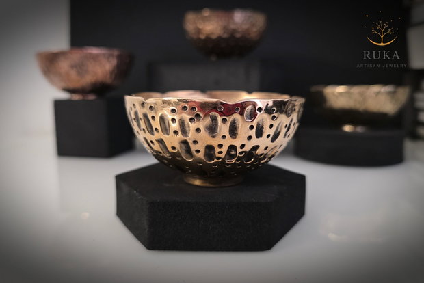 Bol decorativ din bronz '' Echoes of time''