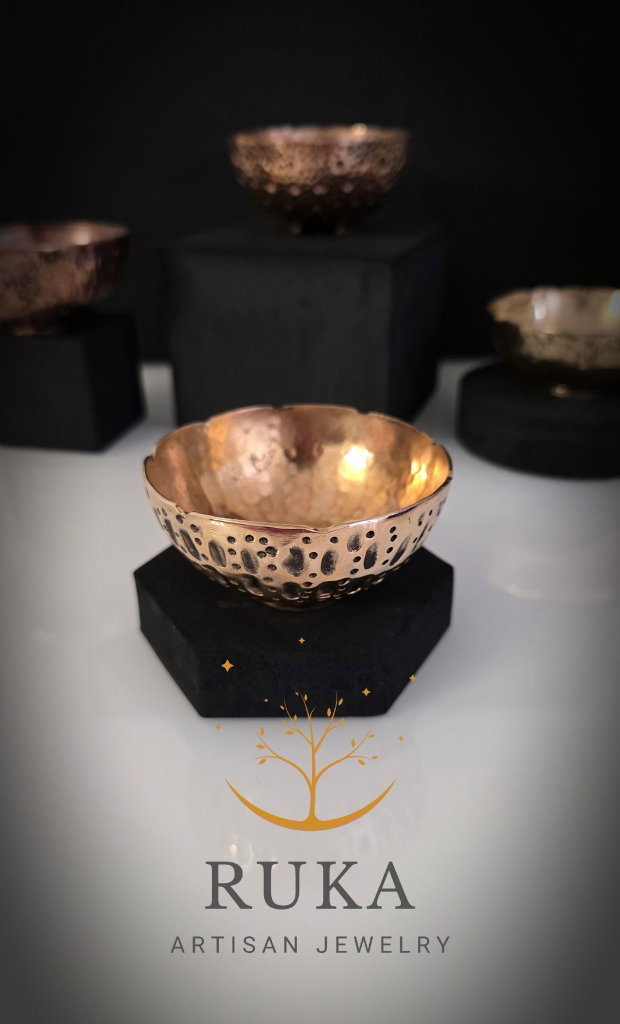 Bol decorativ din bronz '' Echoes of time''