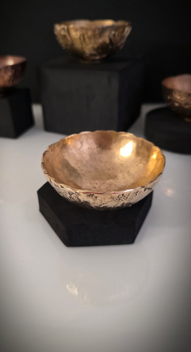 Bol decorativ din bronz ''Imprint''