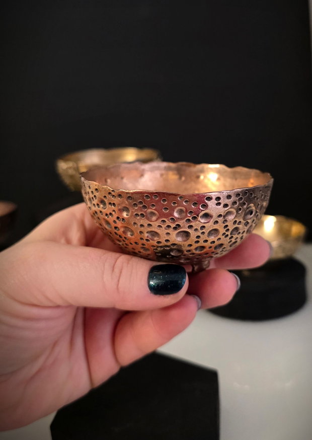 Bol decorativ din bronz '' Marked by fire''