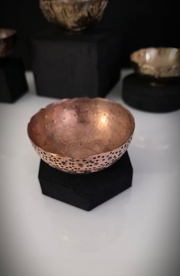 Bol decorativ din bronz '' Marked by fire''