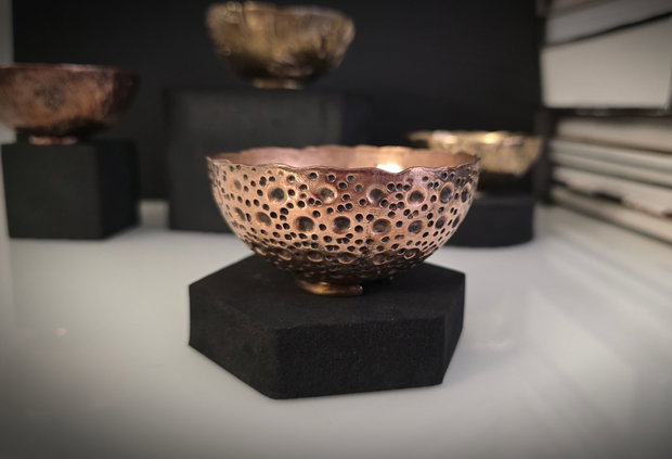 Bol decorativ din bronz '' Marked by fire''