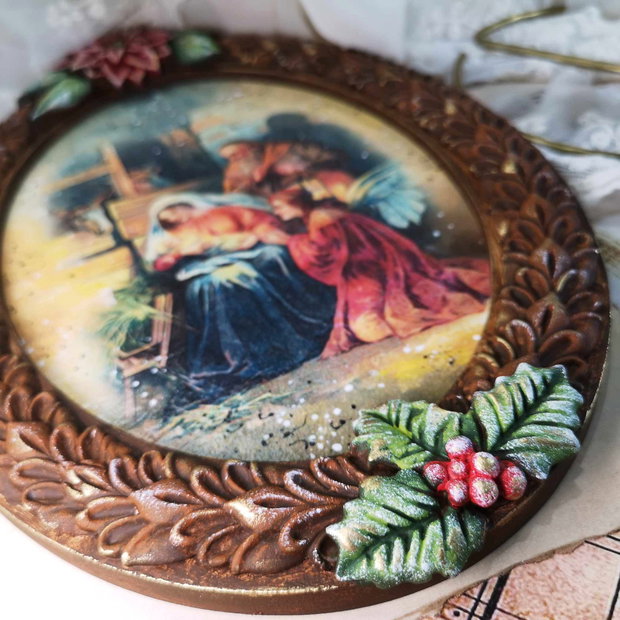 Set cadou Craciun format din tablou si decoratiune pentru brad - tema "Nasterea Domnului"