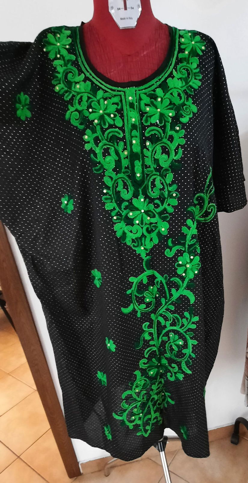 Rochie cu aplicații verzi