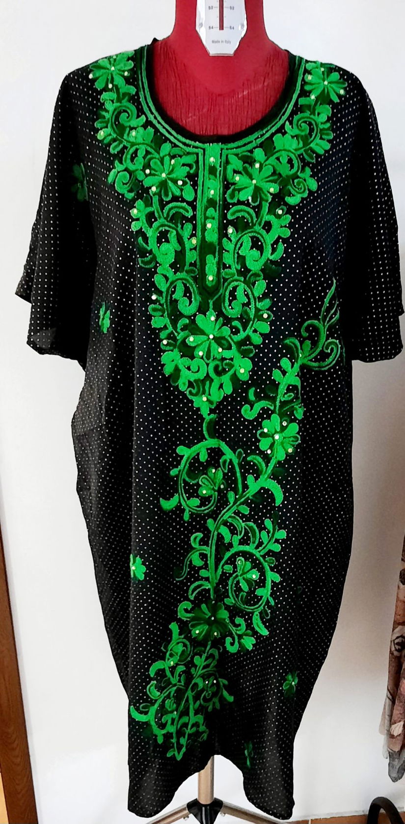 Rochie cu aplicații verzi