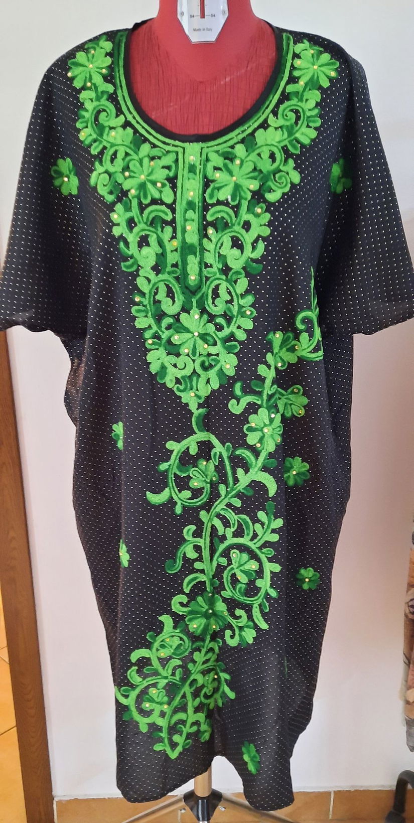 Rochie cu aplicații verzi