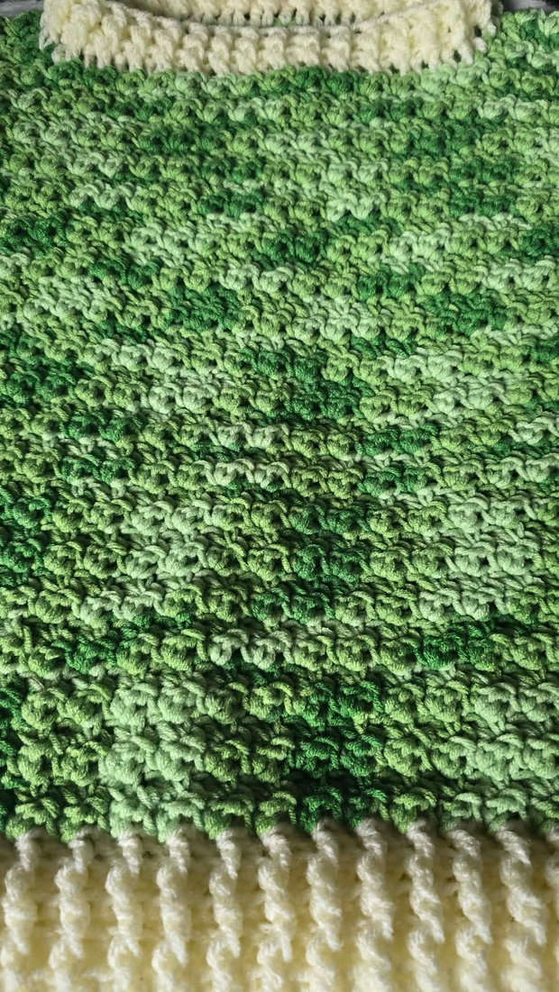 Vestă croșetată handmade Soft Green