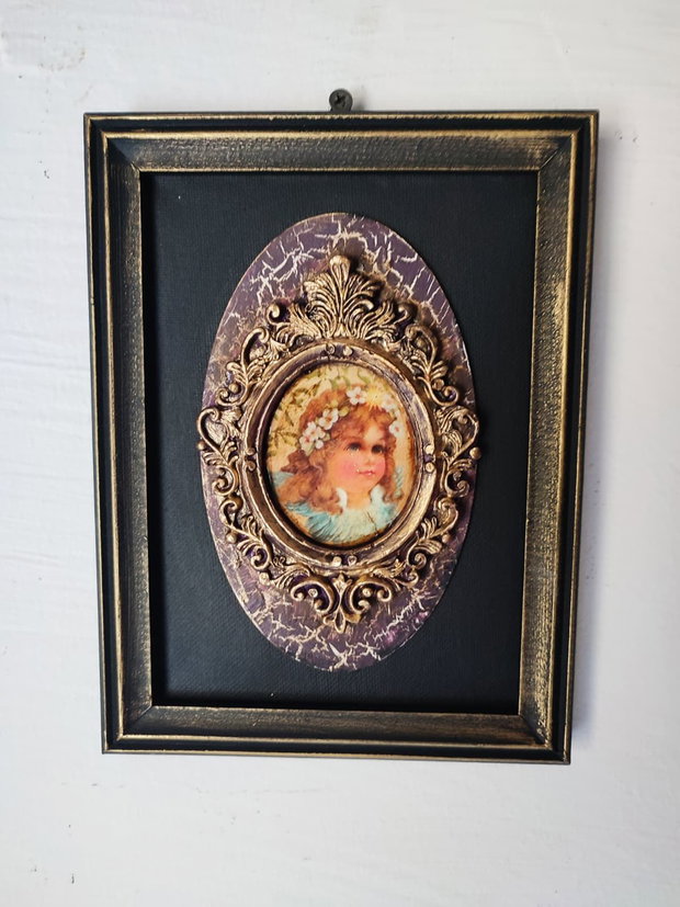 Tablou romantic cu străluciri baroce lucrat manual
