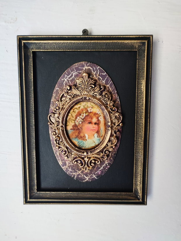 Tablou romantic cu străluciri baroce lucrat manual