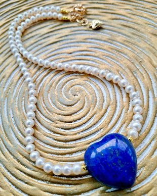 Colier inima lapis lazuli & perle albe de cultura