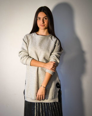 Bluzon oversize tip raglan cu detaliu lateral