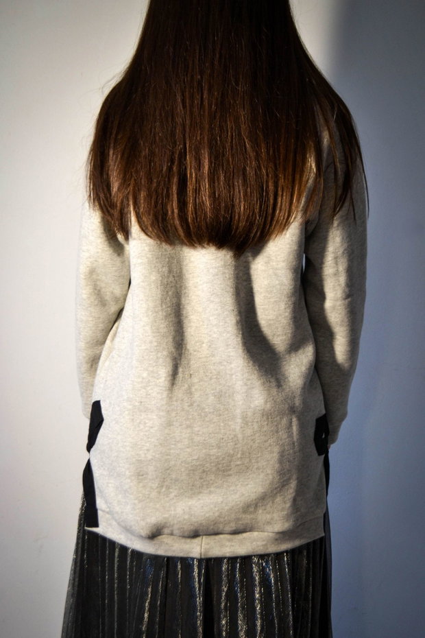 Bluzon oversize tip raglan cu detaliu lateral
