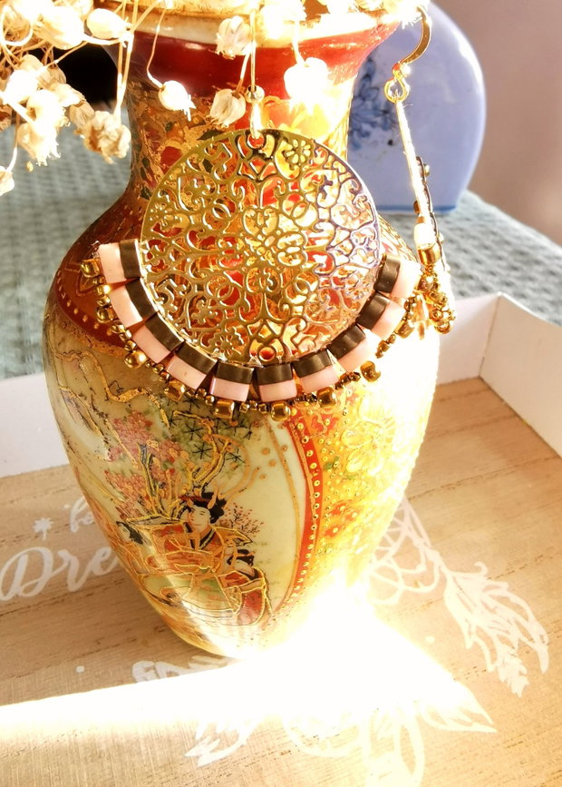 Cercei rotunzi oversized filigran cu margele Tila, cercei statement handmade, cercei Boho roz si auriu
