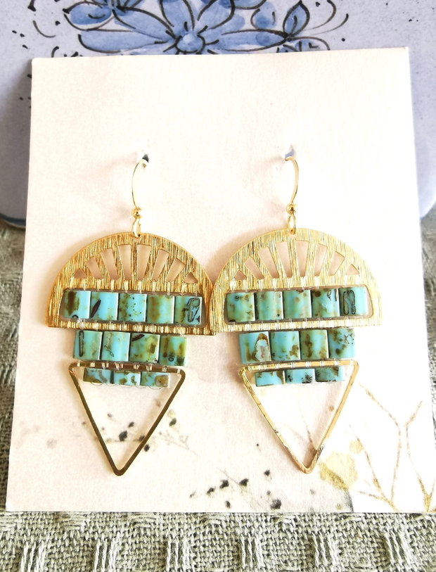 Cercei boho statement cu margele Tila turcoaz si elemente aurii, cercei lungi Dangle