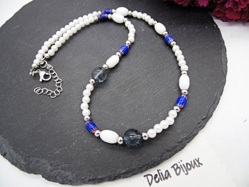 Colier unicat din sticlă și perle compoziție alb & albastru (cod1362)