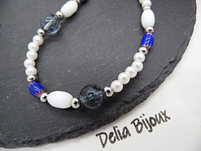 Colier unicat din sticlă și perle compoziție alb & albastru (cod1362)