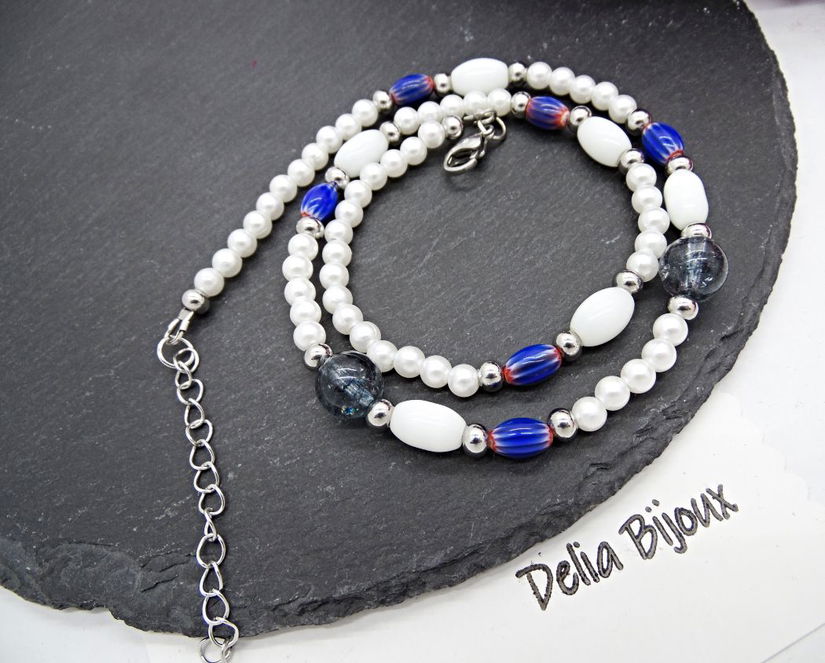 Colier unicat din sticlă și perle compoziție alb & albastru (cod1362)