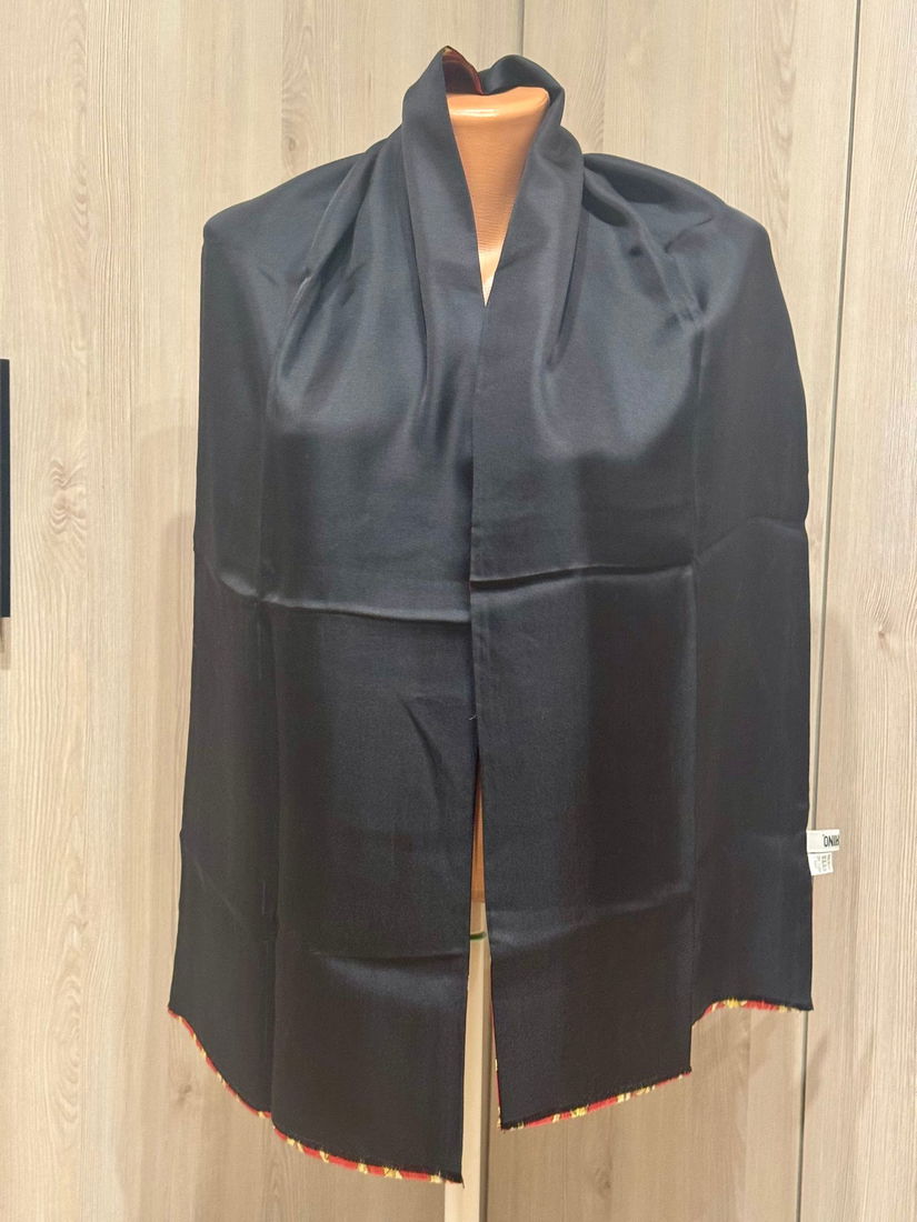 ESARFA ELEGANTA MOSCHINO ORIGINALA DOUBLE FACE MATASE NATURALA,SEMNATA.UNISEX