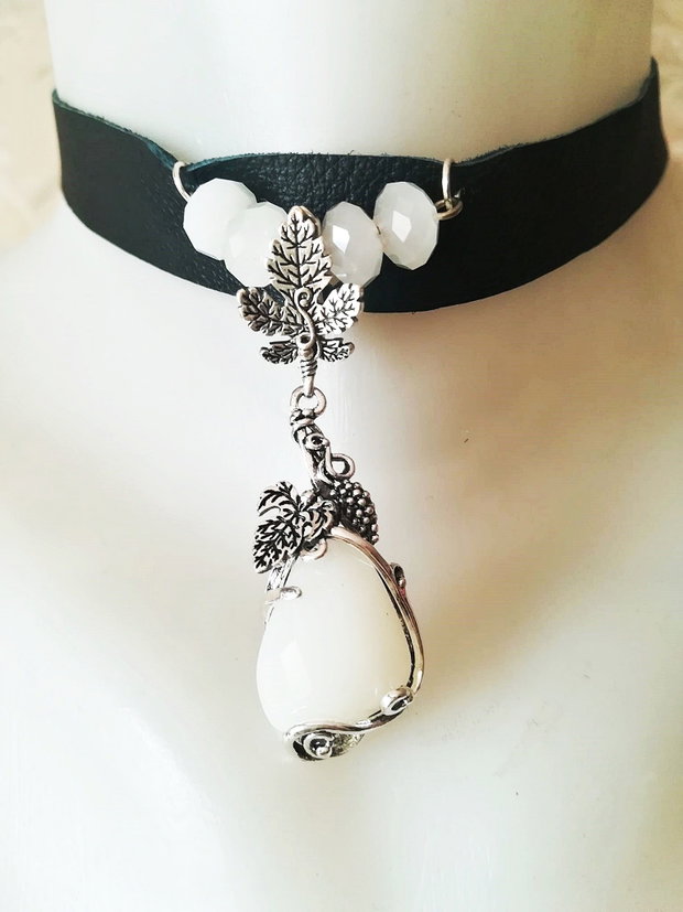 chocker cu pandant vita de vie si cristal