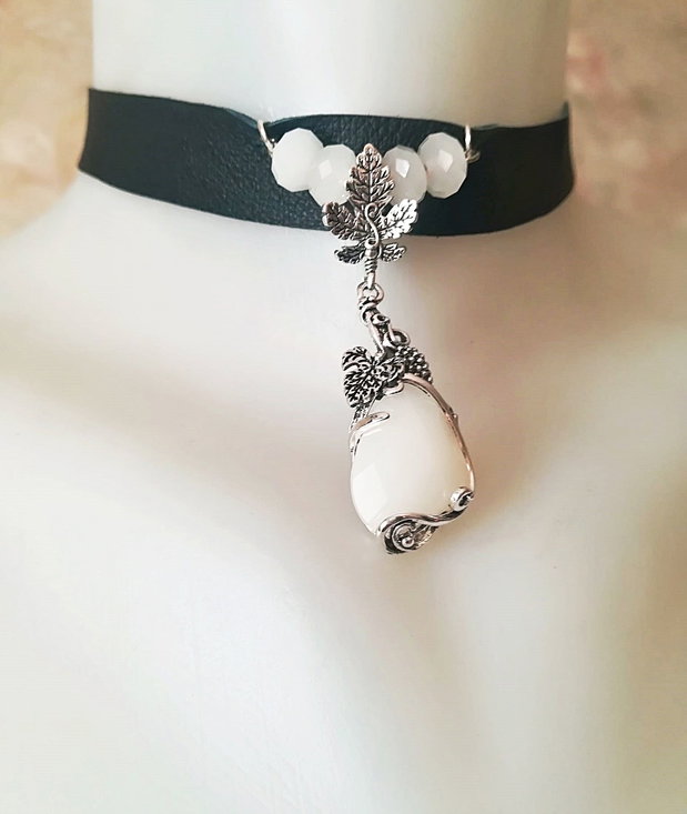 chocker cu pandant vita de vie si cristal