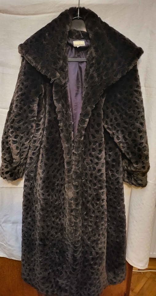 Haină blană artificială lungă cu glugă