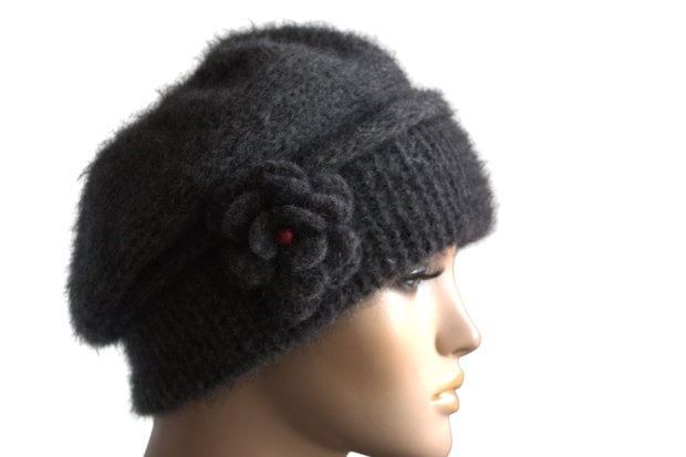 Beretă, caciula gri inchis(charcoal) tricotată manual din mohair Visone eleganță și rafinament italian