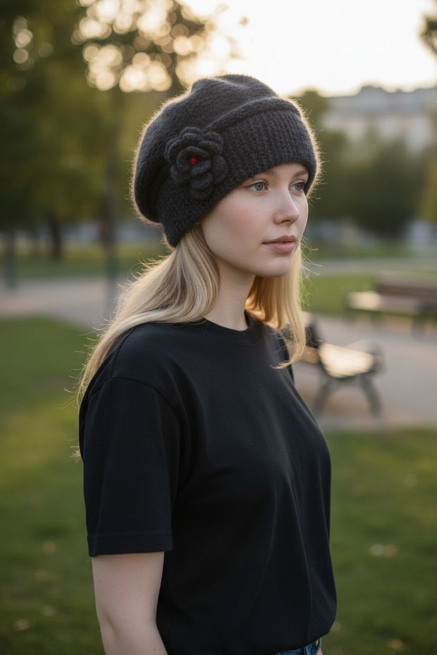 Beretă, caciula gri inchis(charcoal) tricotată manual din mohair Visone eleganță și rafinament italian