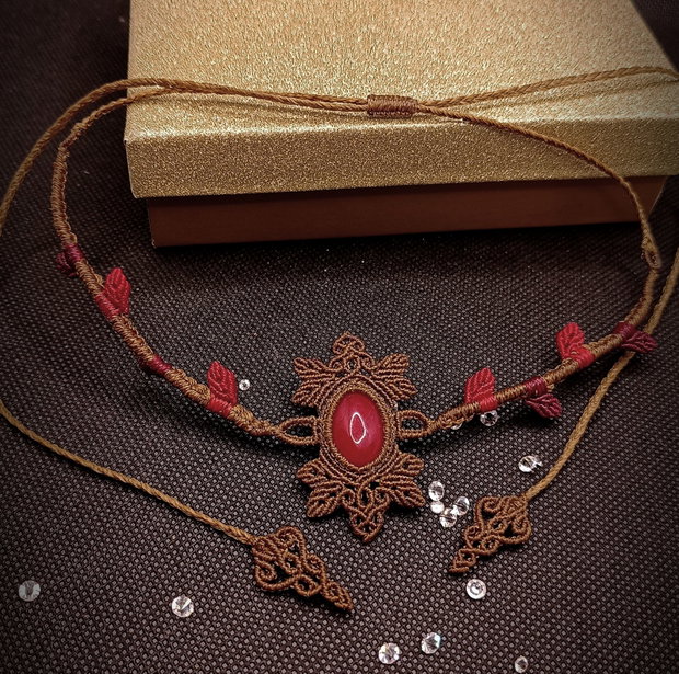 Colier Choker Frunze Micromacrame cu Jad Roșu