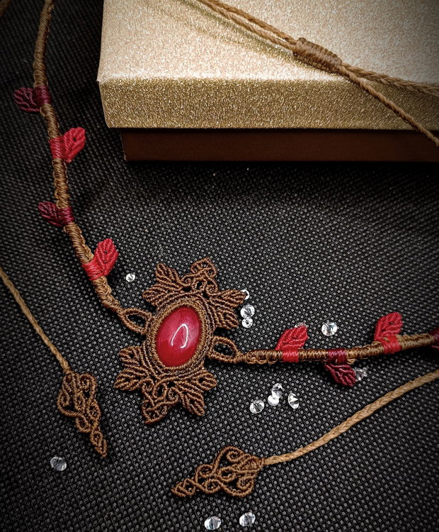 Colier Choker Frunze Micromacrame cu Jad Roșu