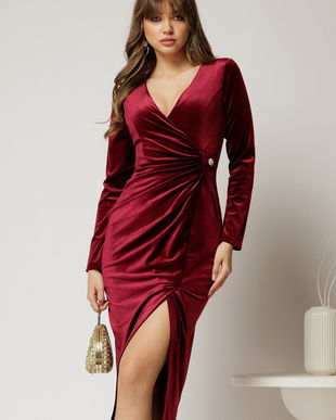 Rochie bordo din catifea cu decolteu petrecut