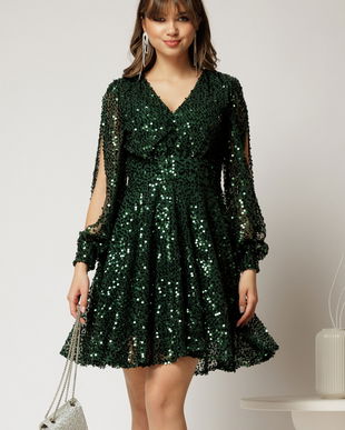 Rochie scurta verde din paiete cu decolteu V si maneci crapate