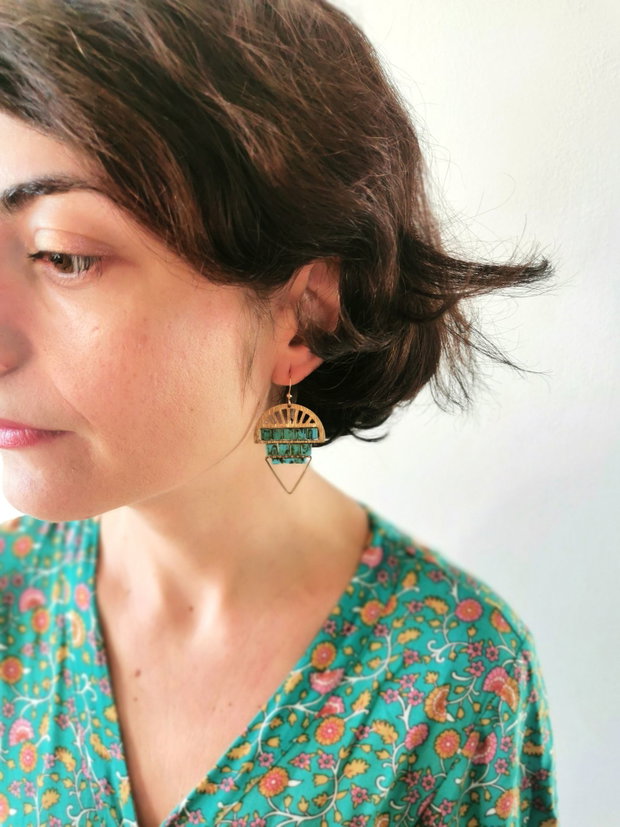 Cercei boho statement cu margele Tila turcoaz si elemente aurii, cercei lungi Dangle