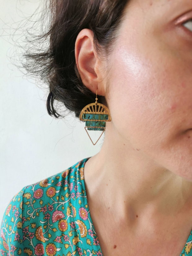 Cercei boho statement cu margele Tila turcoaz si elemente aurii, cercei lungi Dangle