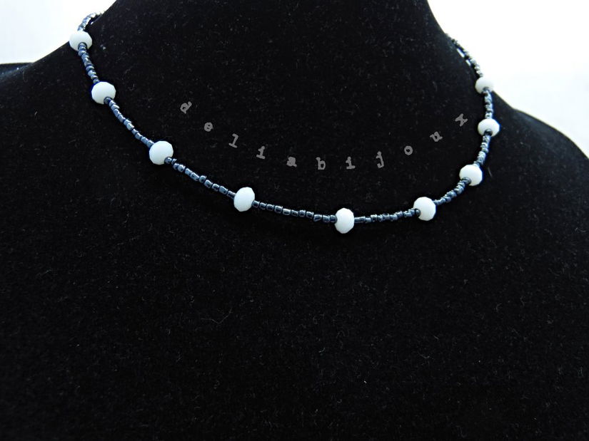 Colier unicat din mărgele de nisip gri și cristale albe fațetate (cod1365)