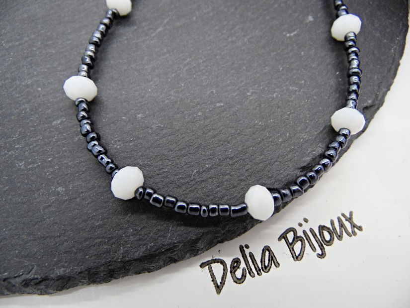 Colier unicat din mărgele de nisip gri și cristale albe fațetate (cod1365)